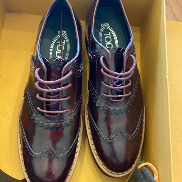 NIB Tod’s brogue lace up with platform. - Picture 4 of 5